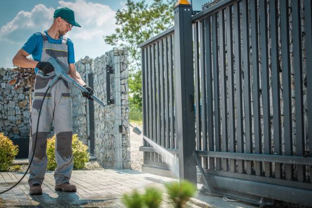 Best Animal Enclosure Cleaning  in Fort Myers Shores, FL